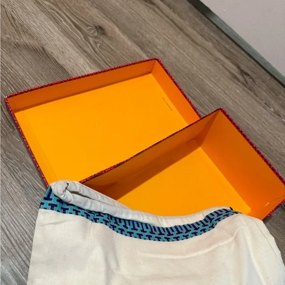 EUC Tory Burch Black Sandals with Box and Dust Bag - Picture 7 of 8